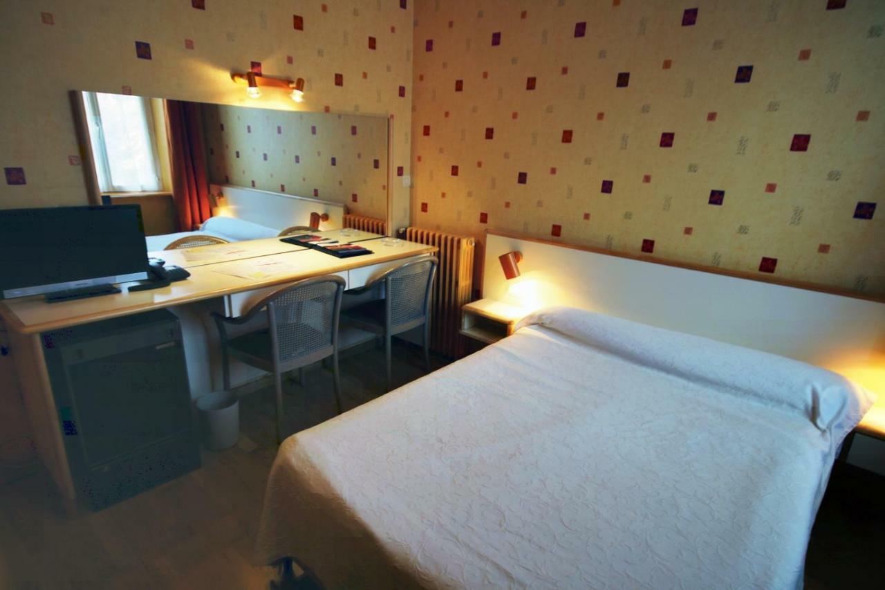 Les Messageries Hotel Saint-Flour  Phòng bức ảnh